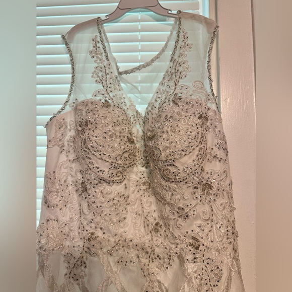Wedding Dress Size XL - Picture 2 of 6